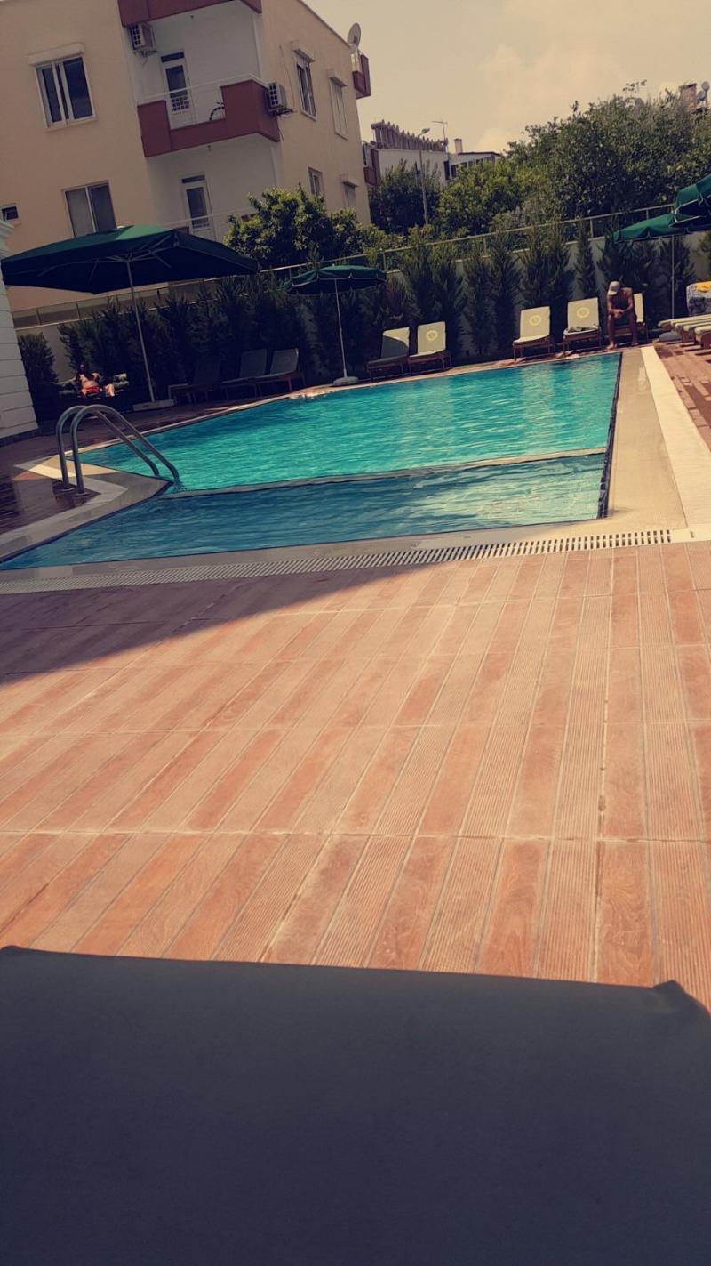 S White Otel